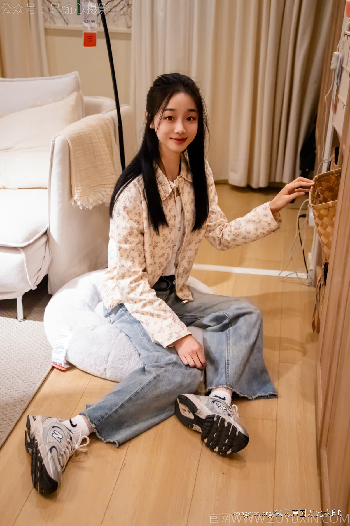 足愉心_NO.012_奶芙（搭配：碎花衬衫、牛仔长裤、运动鞋、白色棉袜、裸足）_0014 - 副本