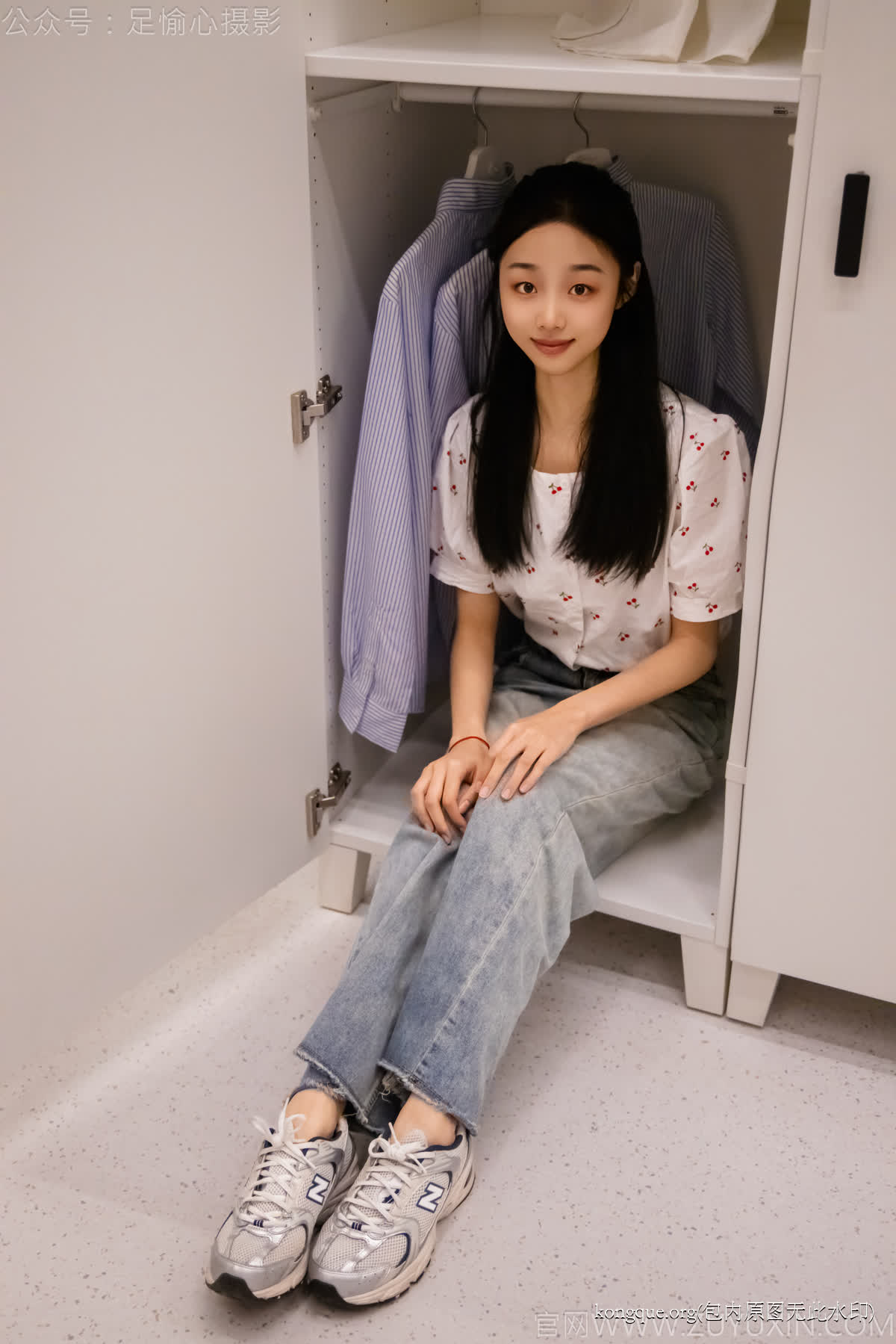 足愉心_NO.012_奶芙（搭配：碎花衬衫、牛仔长裤、运动鞋、白色棉袜、裸足）_0089 - 副本