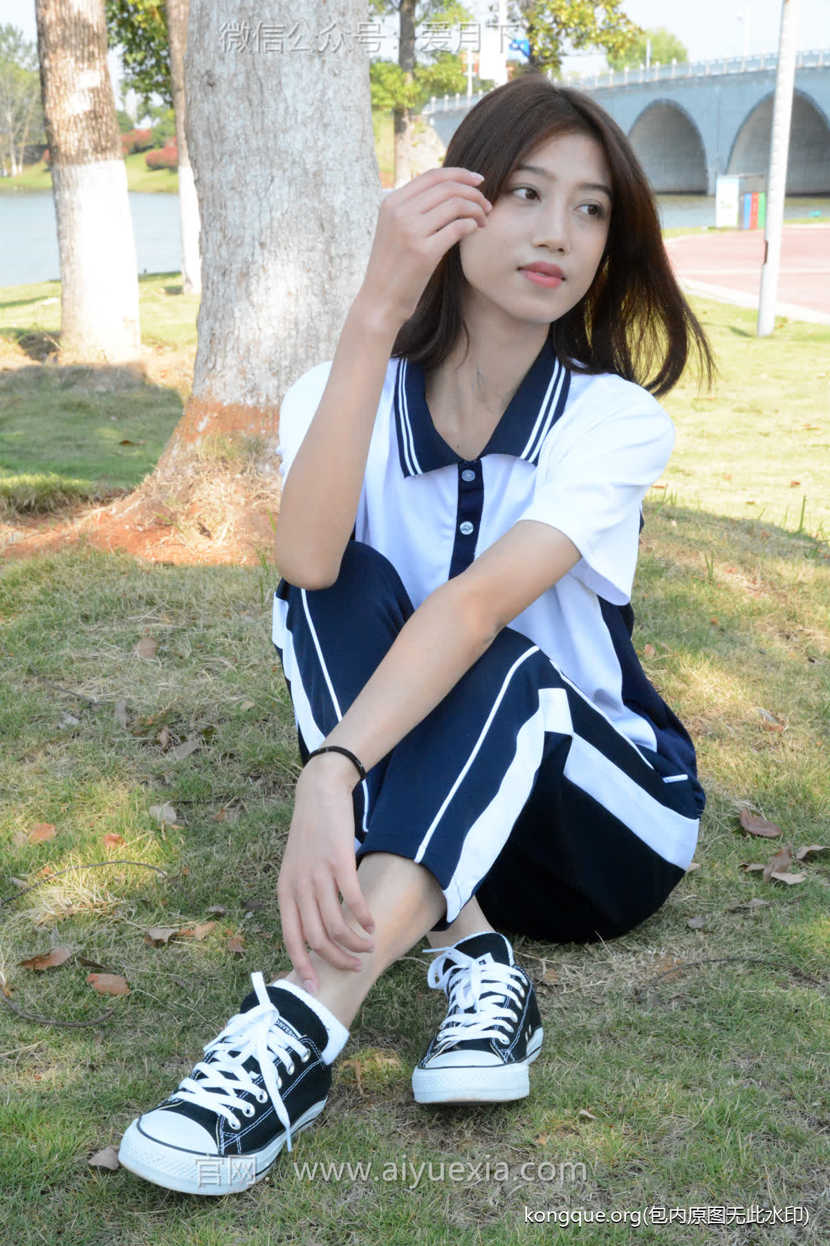 爱月下 NO.004 秀秀【浅发校服】其实我喜欢酷酷的，今天第一期被安排了校服！_0017